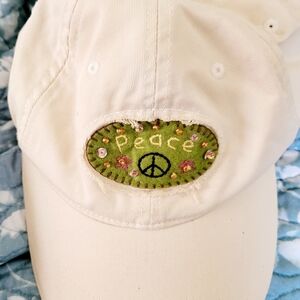 NATURAL LIFE Cream Cap with Peace Embroidery